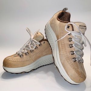 Sketcher Shape UPS Tan Size 8 EUC